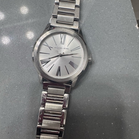 Michael Kors watch in excellent condition - Picture 5 of 6